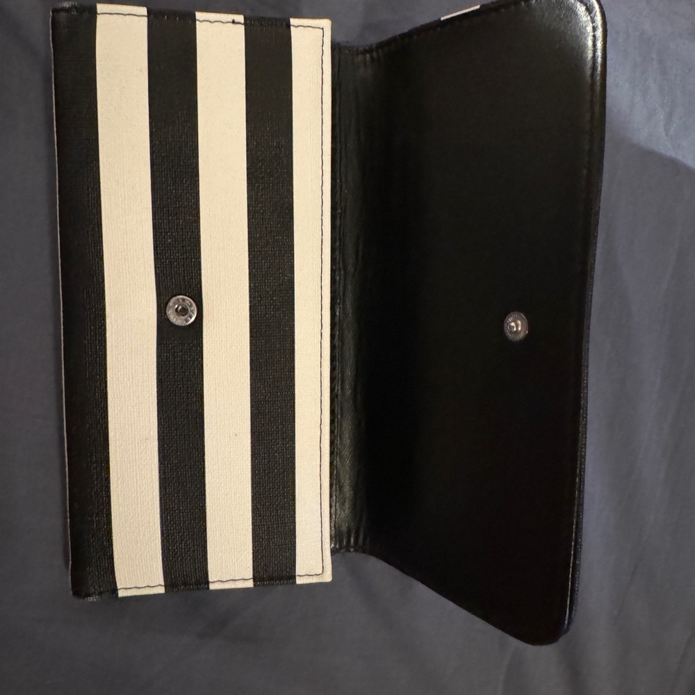 Kut from the Kloth back and white strip snap wallet